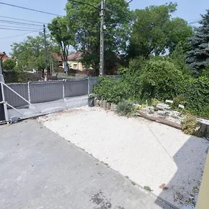  Apartman Hi-bp Garden Batsanyi Tiny House Near The Train With Free Parking